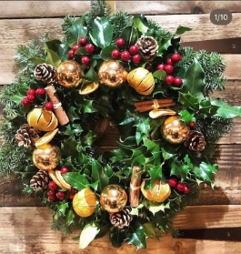 Christmas bauble wreath