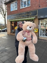 Giant love bear