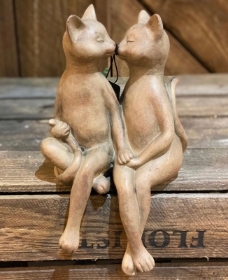 Kissing cats