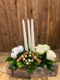 White Christmas table arrangement